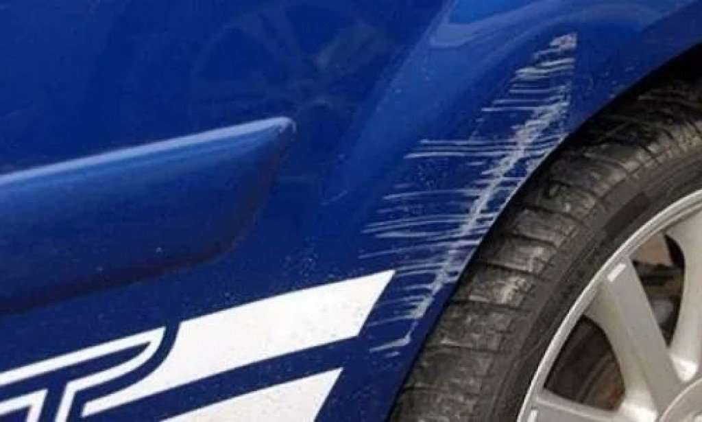 أسهل طرق إزالة خدوش السيارة