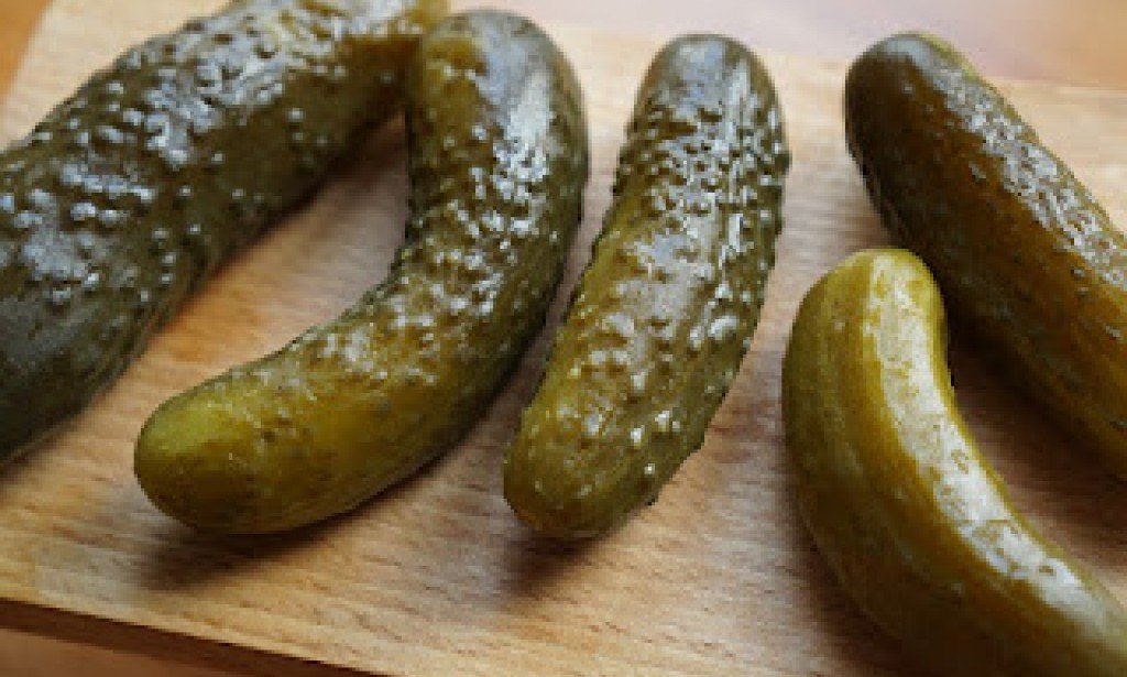 طريقة الخيار المخلل مقرمش في يومين