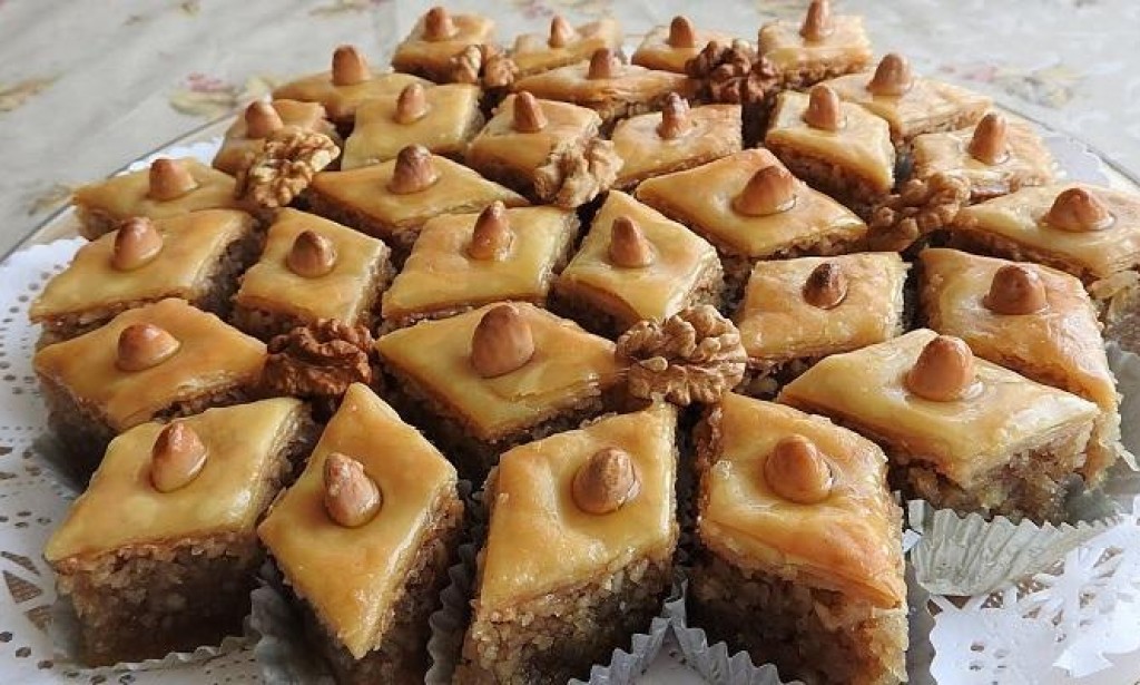 كيفية تحضير البقلاوة الجزائرية للعيد