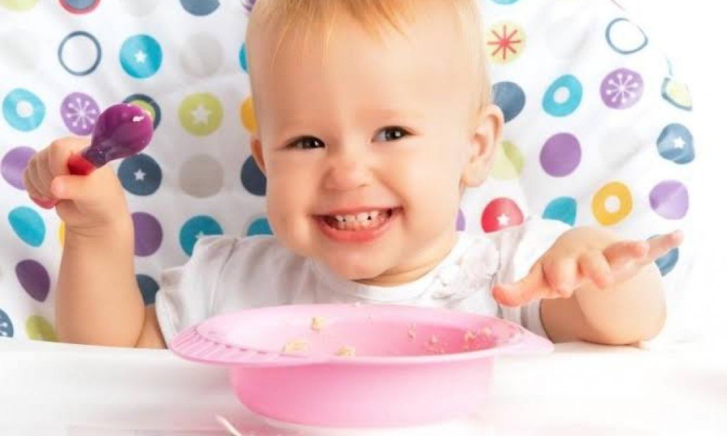 الأطعمة المناسبة للطفل أثناء الفطام