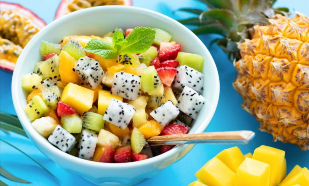 طريقة عمل سلطات الفواكة اللذيذة