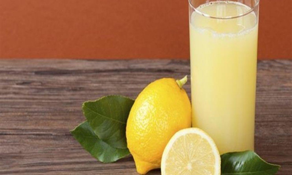الماء مع الليمون شربه ضروري جداً كل يوم