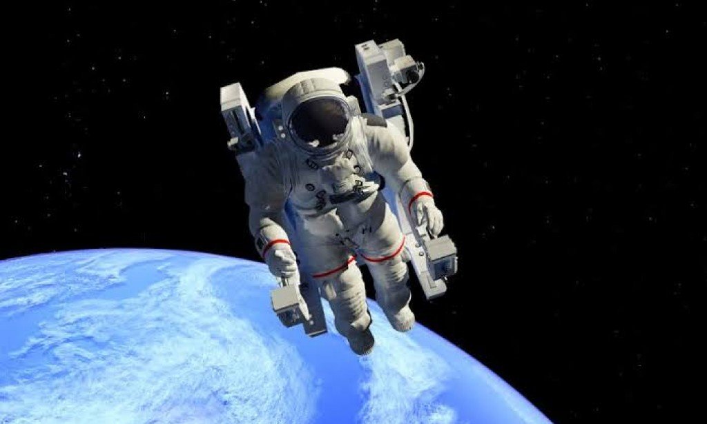 ماذا يحدث للانسان اذا مات في الفضاء؟