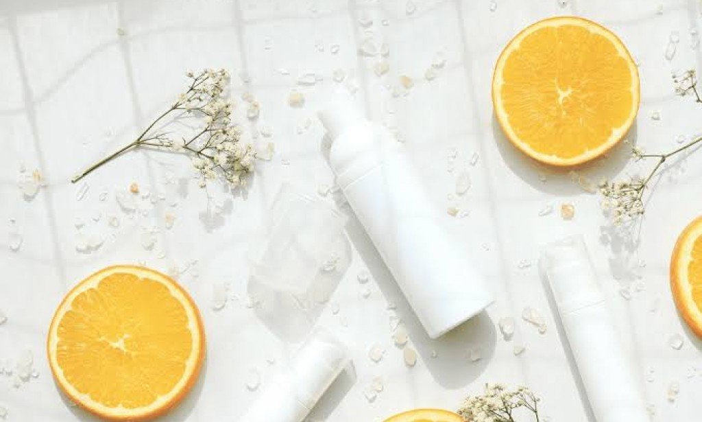 روتين العناية بالبشرة الدهنية بمواد طبيعية