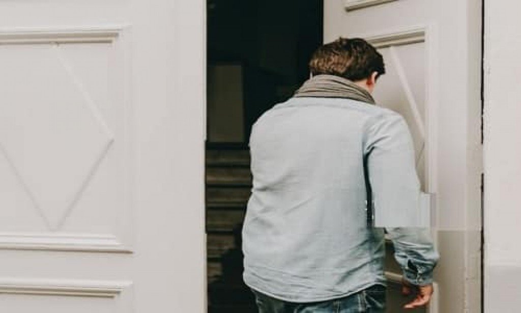 تفسير حلم دخول رجل غريب للبيت للمتزوجه