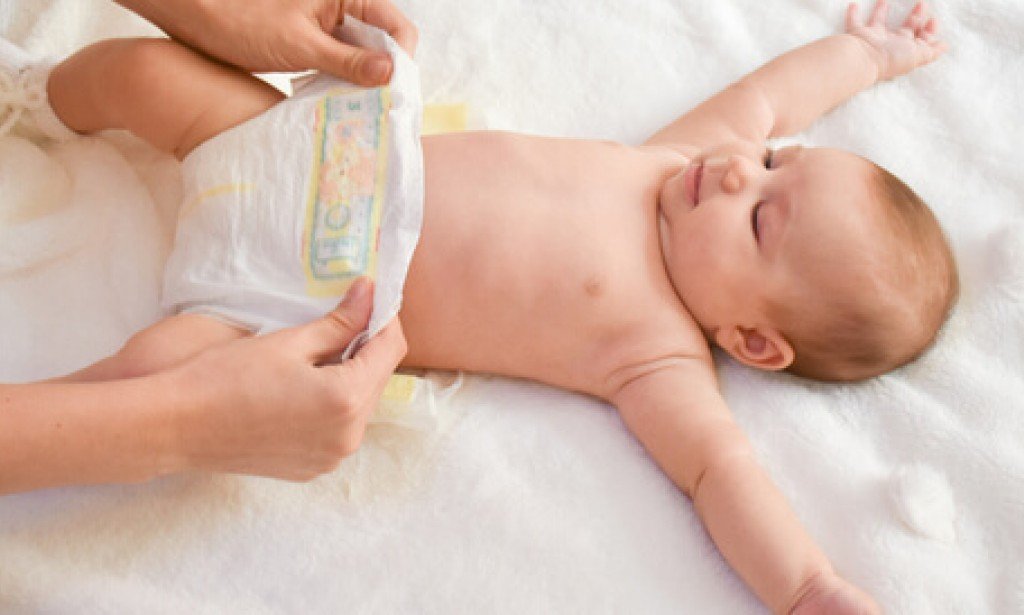 براز الرضيع مع الحليب الصناعي