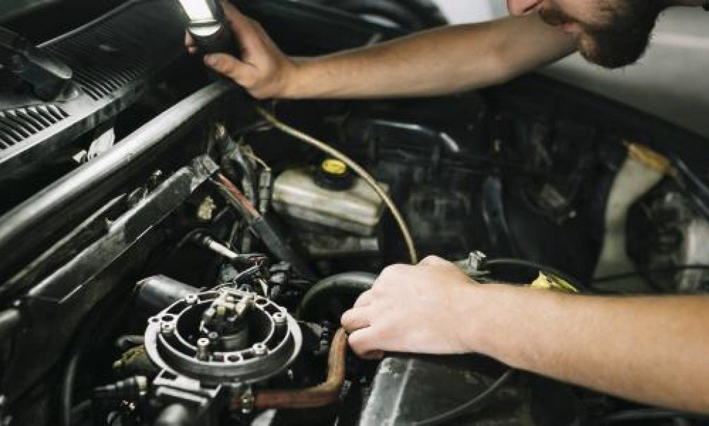 تنظيف المحرك من الداخل بالبنزين