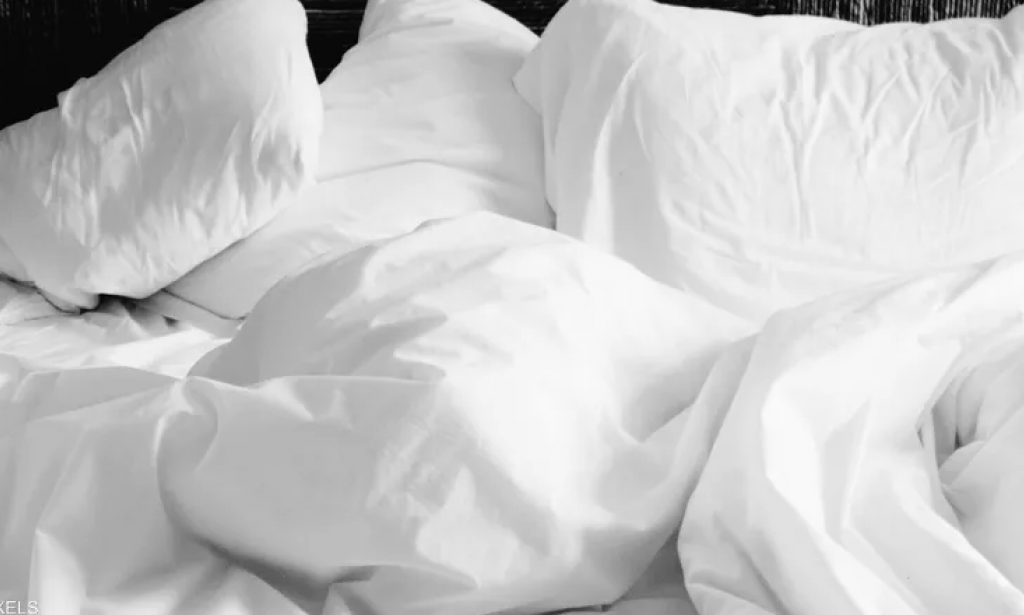 تفسير حلم ممارسة العلاقة الحميمة للعزباء مع شخص اعرفه