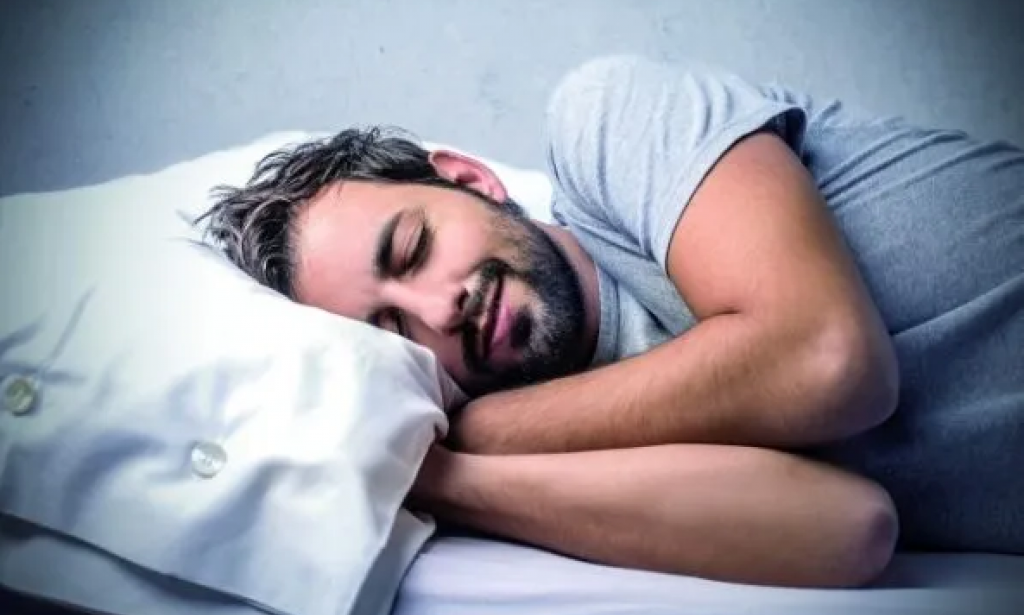 تفسير رؤية امي المتوفية في المنام تعانقني