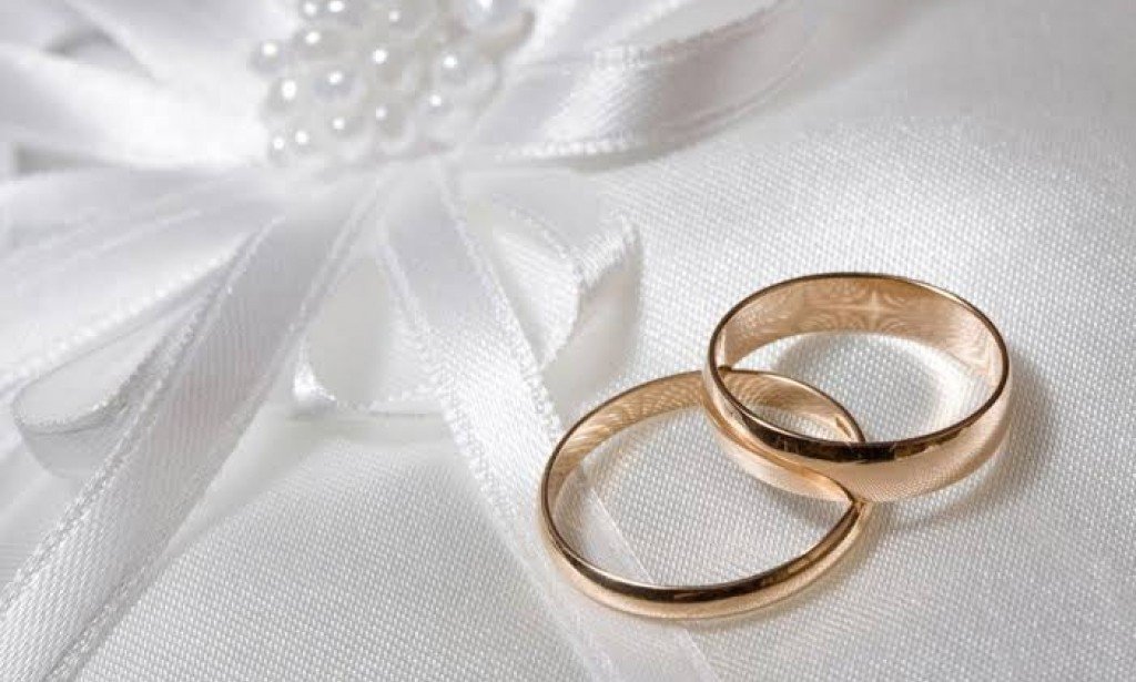 حلمت اني تزوجت وانا متزوجة ولابسة فستان ابيض