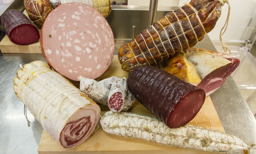 7 أطعمة مسببة للسرطان يجب تجنبها