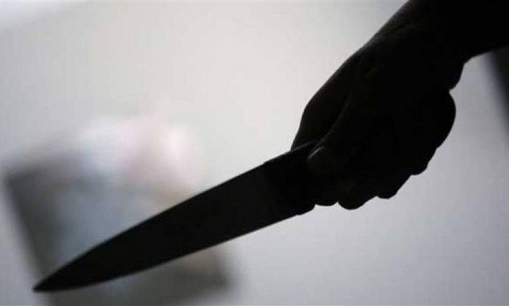 تفسير حلم الطعن بالسكين في الجنب وخروج الدم