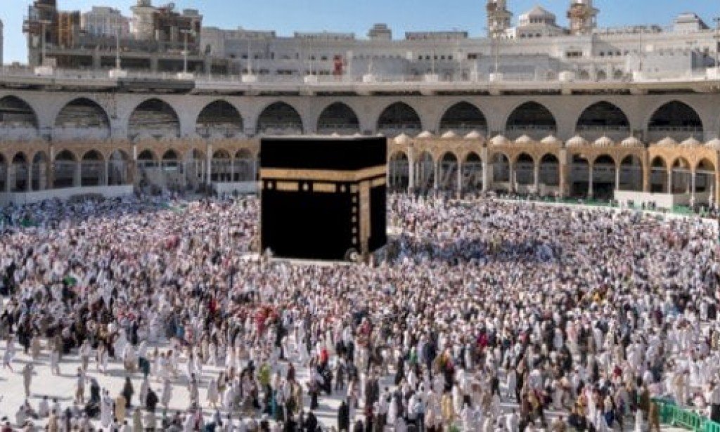 تفسير حلم الطواف حول الكعبة ولمس الحجر الأسود