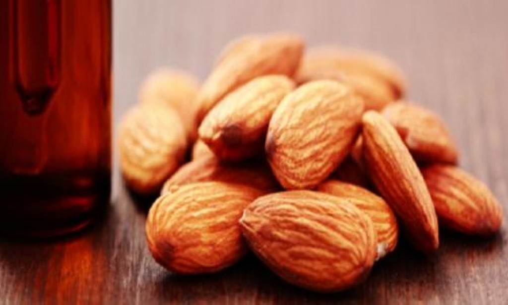 فوائد زيت اللوز المر للتجاعيد