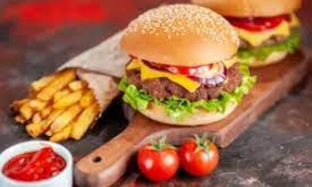 إن من أسباب إقبال الناس على الوجبات السريعة...