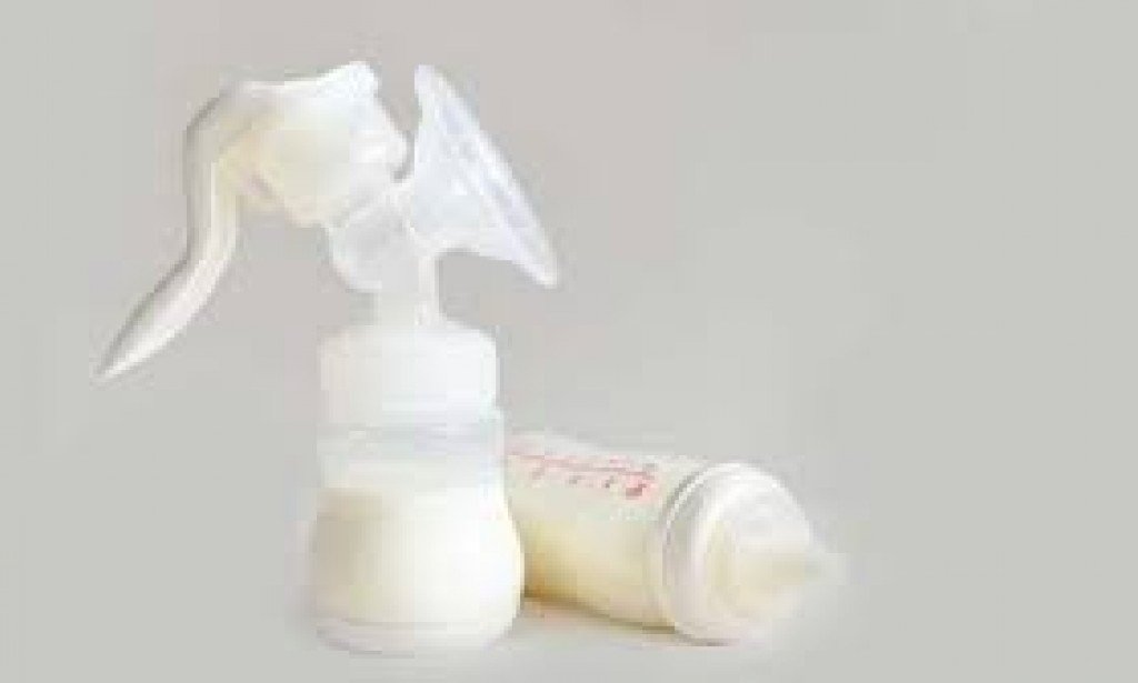 تفسير حلم خروج الحليب من الثدي في المنام لابن سيرين