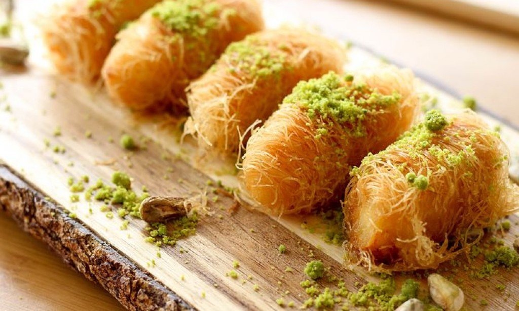 طريقة عمل أصابع الكنافة بالكريمة والمكسرات