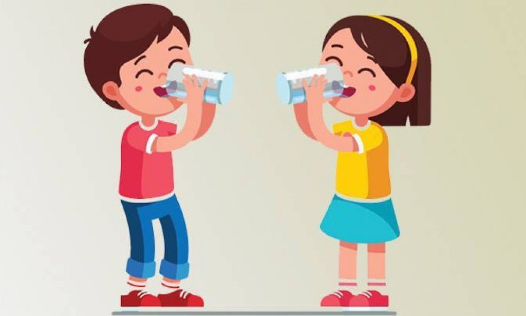 شرب الماء: عمل أساسي لصحة الإنسان