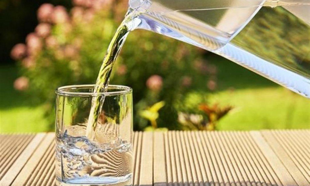 10 من أهم فوائد شرب الماء على الريق