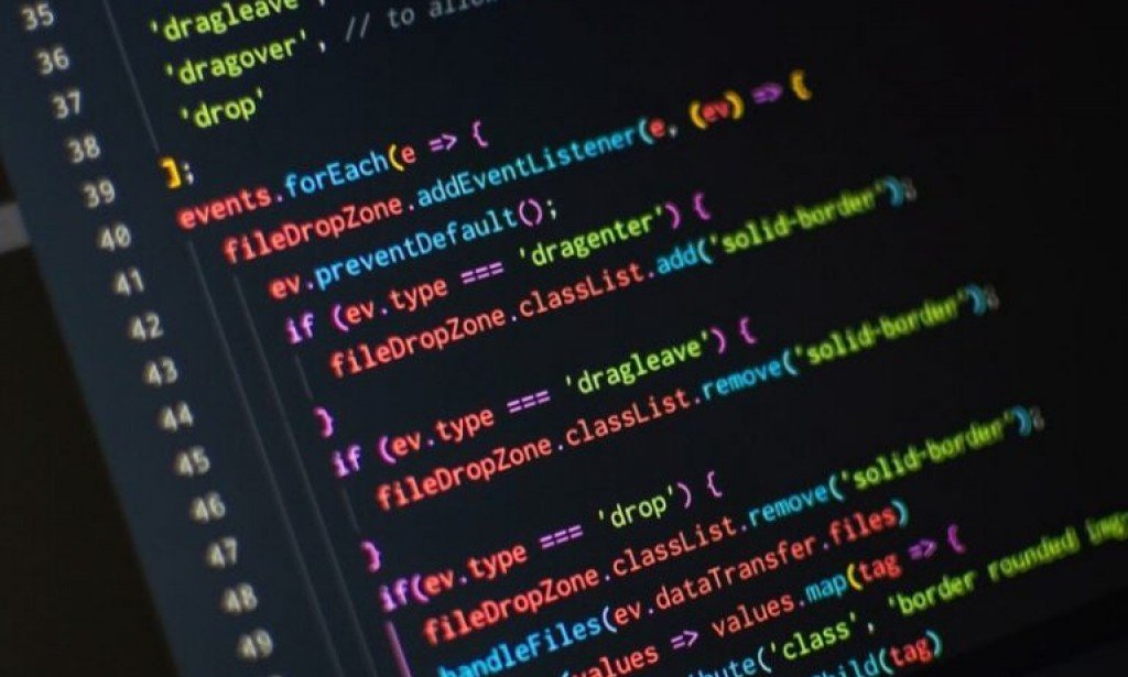 دليل شامل عن لغة برمجة JavaScript وأهميتها في عالم الويب