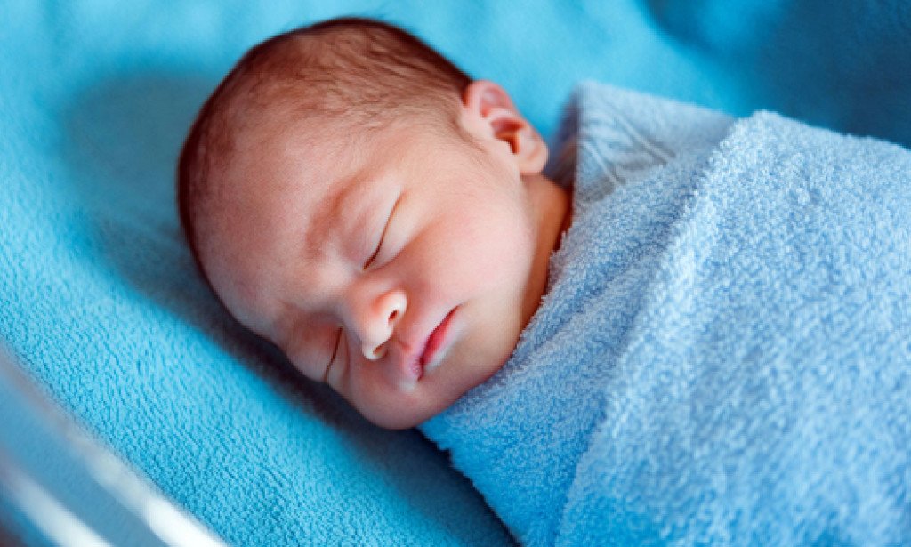 ما تفسير تبول الطفل على ملابسي في المنام؟